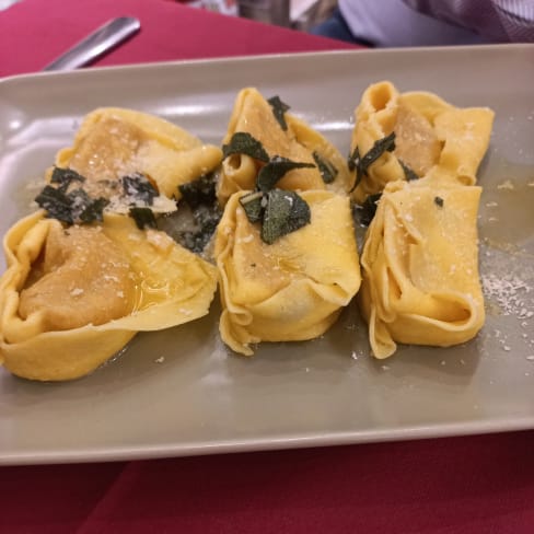 Tortellacci alla zucca ripassatti burro, salvia e reggiano riserva 60 mesi - Pizzic'Osteria Volpetti Bistrot "Salumeria Storica dal 1870", Rome