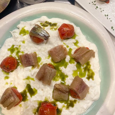 Burrata salad with roasted tomatoes and smoked sardines - La Catorce, Madrid