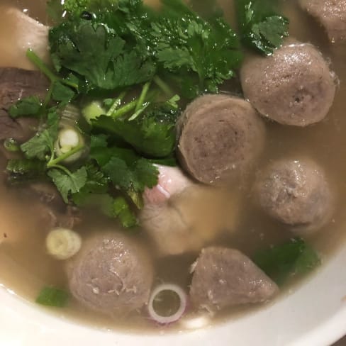 Foto scattata prima di aver messo dentro tutti gli ingredienti per arricchire e personalizzare il sapore, che vengono serviti a parte. - MI DimSum, Milan