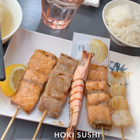 2 brochettes saumon, 1 thon, 1 gambas, 1 saint jacques - Hoki Sushi, Paris