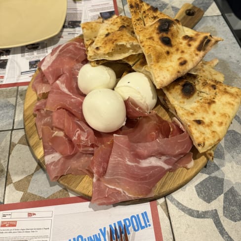 Johnny Take Uè – Pizzeria d'Eccellenza Napoletana, Milan