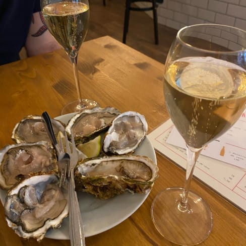 Oysters and cava  - AmoVino, Barcelona