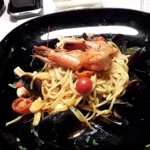 Spaghetti allo Scoglio. - Rosso Fuoco, Milan