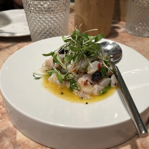 Peixe marinado, tomate seco, mirtilos e coentro - Tasca da Esquina, Lisbon