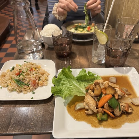 Taeng Thai, Paris