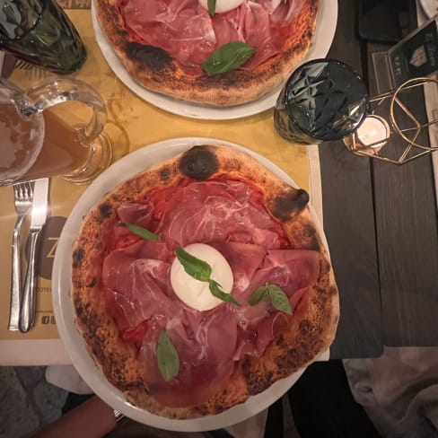 Pomodori datterino bufala crudo e tanto basilico  - Pizzacoteca di Brera, Milan