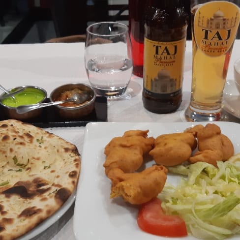 La pâte des beignets est bonne et bien assaisonnée. - Taj Mahal, Boulogne-Billancourt