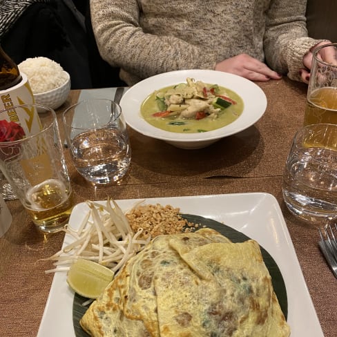 Pad Thai and Green Curry - Khaaw Hoom, Paris