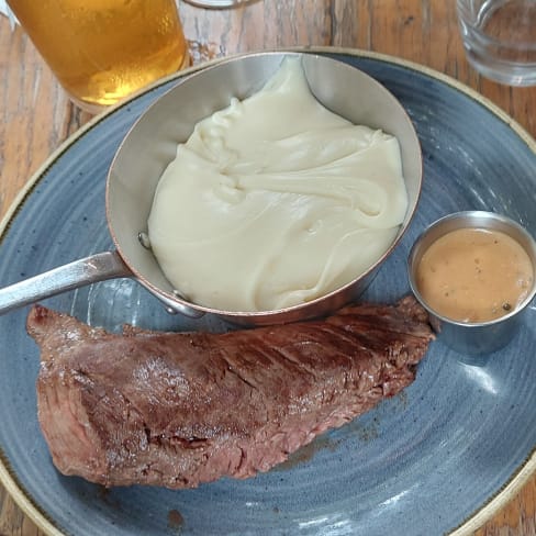 Onglet de jeune bovin de l’aveyron, sauce au choix, aligot - Le Trésor, Paris