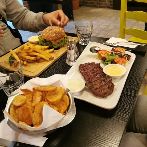 Le Poulet en Feu, Montreuil