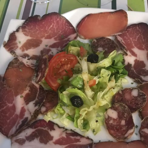 assiette de charcuterie corse (coppa, lonzu, salciccia) - Le Village Corse - ESPACE CYRNEA, Paris