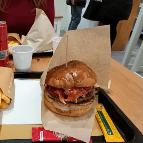 Piada e Burger, Milan