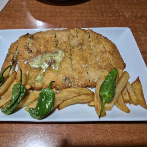 Cachopo de pollo a la caprese - La cresta bcn, Barcelona