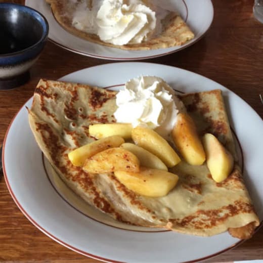 Rue du Montparnasse in Paris - Crêpes galore!