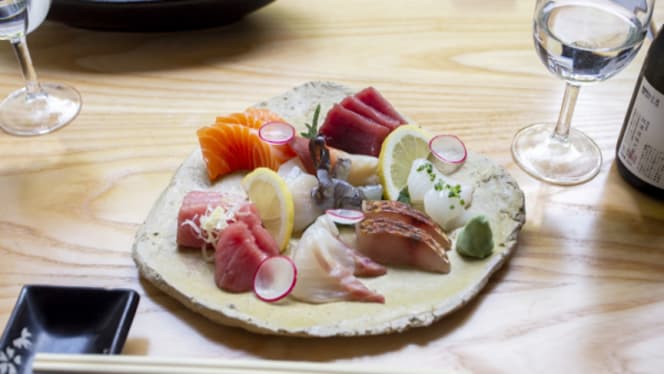 Plateaux sushi assortiment 16pcs composé du chef fait maison