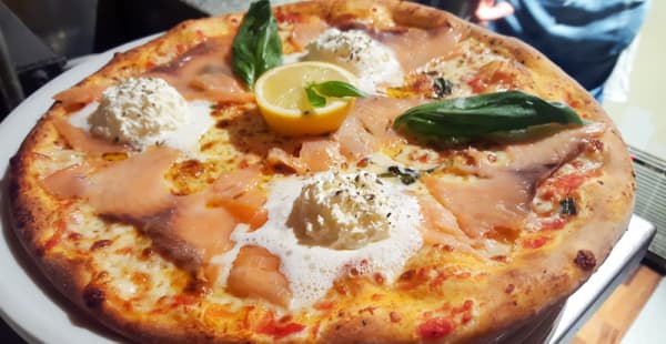 Pizza al Salmone - Sapori, Paris