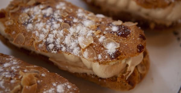 Eclairs à la crème café - Le Bouclard, Paris