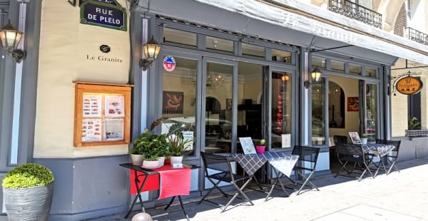 facade - Le Granite, Paris