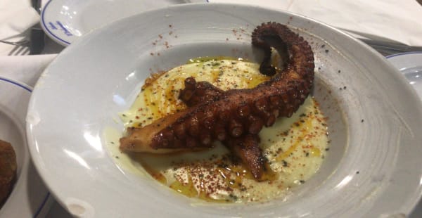 Pulpo a la brasa con crema de patata  - El Embarcadero - Móstoles, Móstoles