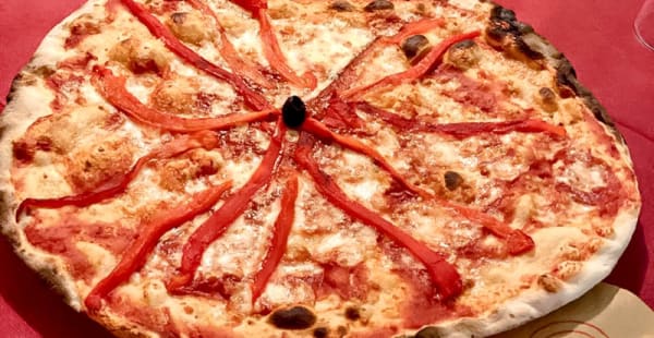 Lo chef consiglia pizza messicana Margherita con peperoni salame piccante e tabacco  - Grazie a Dio è Venerdì, Roma