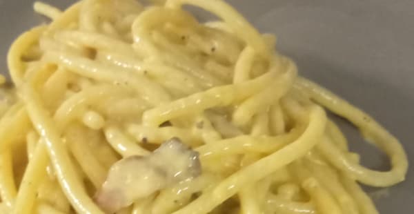 Spaghettoni fatti in casa alla carbonara. - Antica Trattoria Due Colonne, Roma