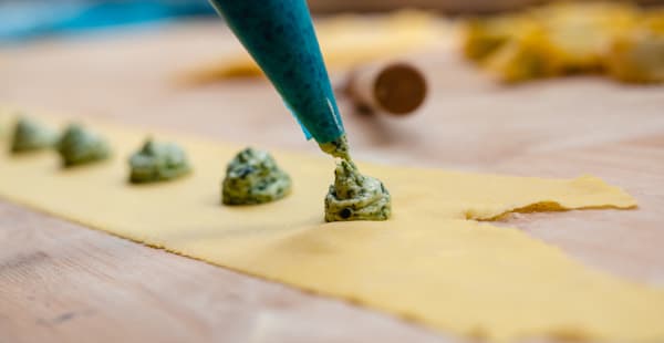 Il ripieno e i tortelli fatti a mano ogni giorno - Mastro Tortello, Milano