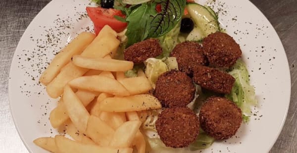 Falafel Met Friet of Rijst en Salade - La Santa Maria International Dinner, Amsterdam