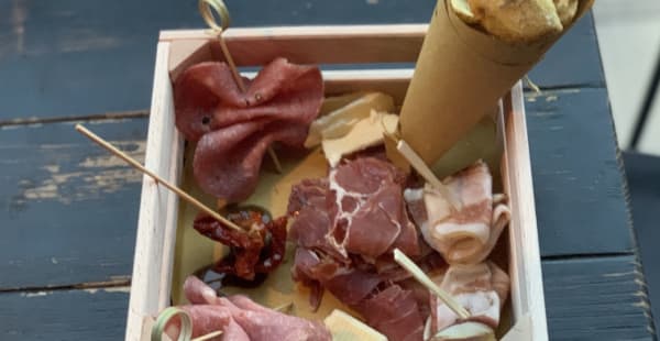 tagliere aperitivo prodotti DOP - Altrove RistoPub, Pomezia