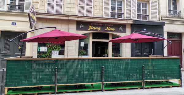 Jiang Nan, Paris