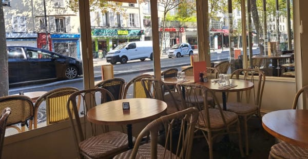 La Petite Place, Paris