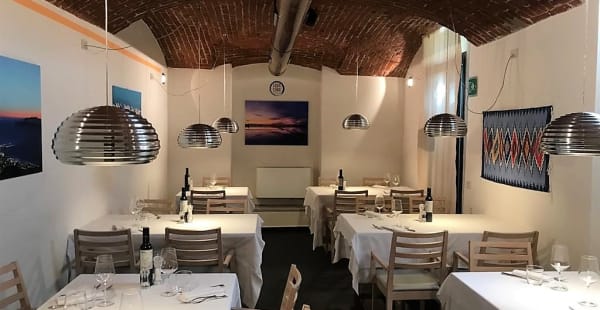 Sala Grande con volte a botte di mattoni rossi - Cous-Cous Restaurant, Milano