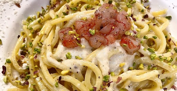 Tonnarelli cacio e pepe con crudo di gamberi rossi e pistacchio - Ristorante Cervinia dal 1971, Roma