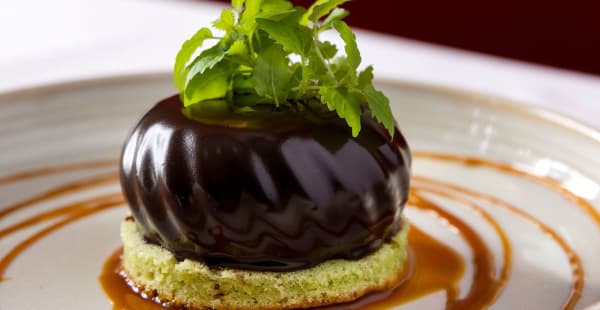 Financier pistache, crémeux chocolat et caramel beurre salé. - Bel Canto Paris - Hotel de ville , Paris