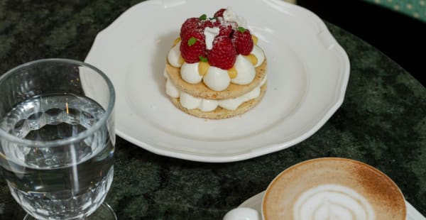 Tarte aux fruits de saisons ( fraise ) - Cuppa Gallery, Paris