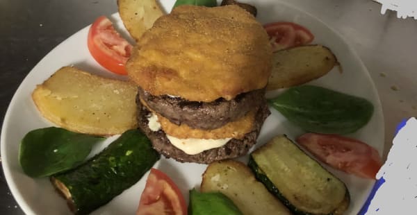 Maxi steak aux saint Marcellin - L'étoile de l'Est, Paris