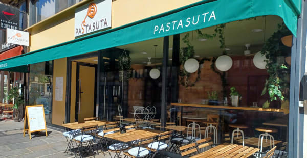 Pastasuta, Paris