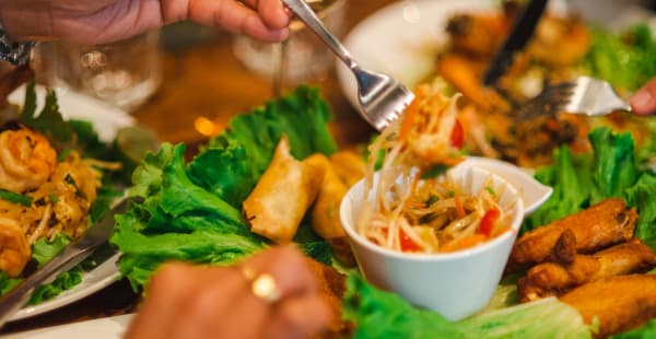 Ban Sue Thai & Wine House - Cuisine de Famille Thai, Paris