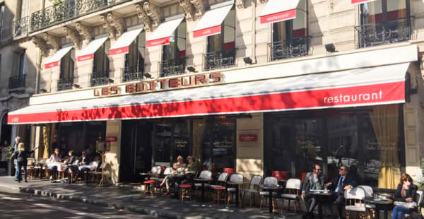 La façade - Les Éditeurs, Paris