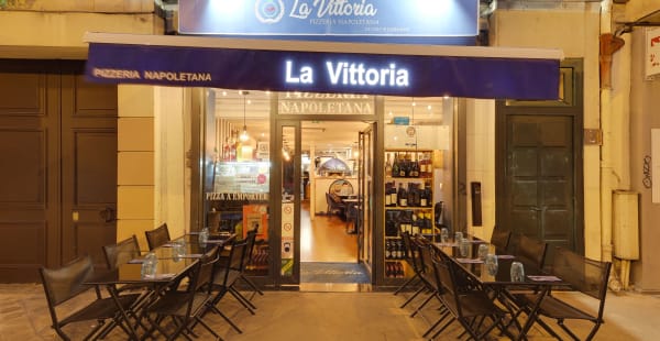 La Vittoria Ciro e Carmine, Paris