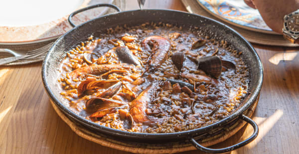 Paella Marinera en Barceloneta - Port Vela, Barcelona