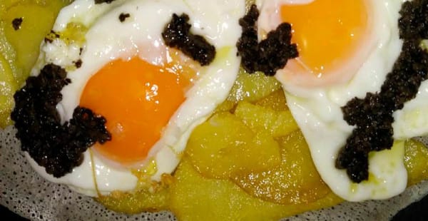 Huevos sin romper con trufa - Los Frailes, Leganés