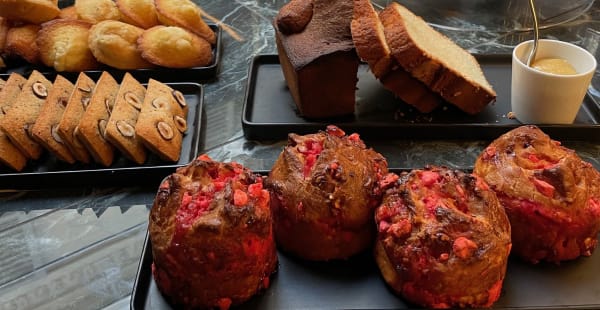 Brioches pralines scandaleuses - Le Véro Dodat Paris, Paris