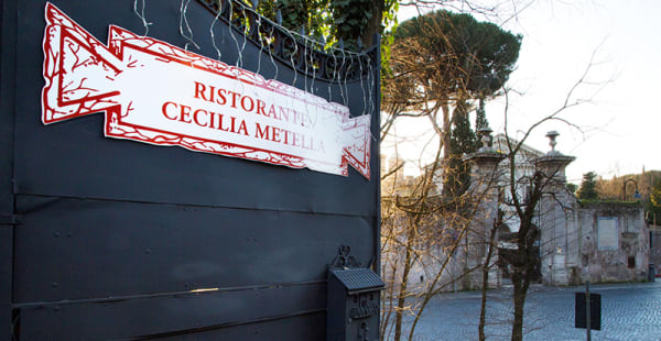 Esterno - Cecilia Metella, Roma