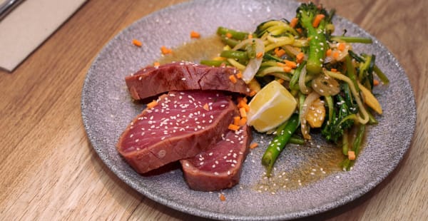 TATAKI DE THON - L'Appartement Saint-Martin, Paris