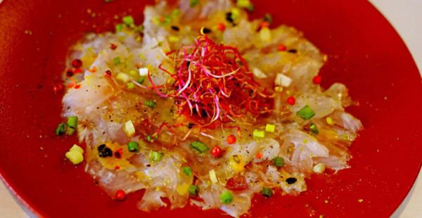 Carpaccio de Bar aux agrumes et fruit de passion - L'Atypic, Paris