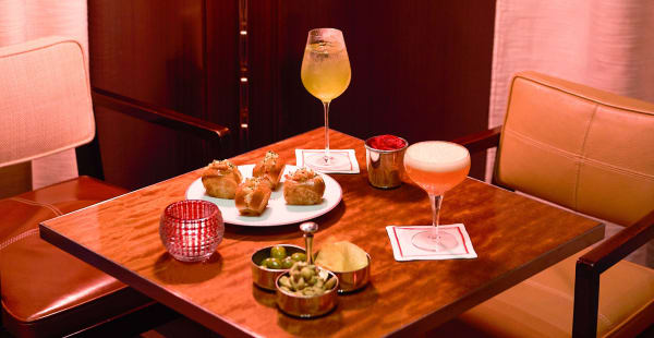 Tapas et cocktails - Le Bar Long - Le Royal Monceau - Raffles Paris, Paris