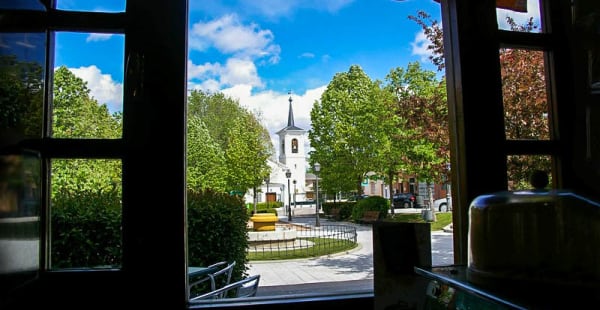 Vista de la plaza mayor - Parrilla Las Brasas, Pozuelo de Alarcón