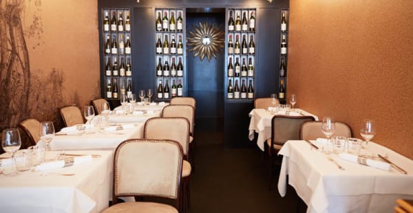 Salon du restaurant - Bistro Volnay, Paris