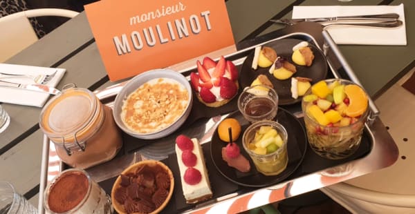 Plateau des desserts maison - Monsieur Moulinot, Issy-les-Moulineaux