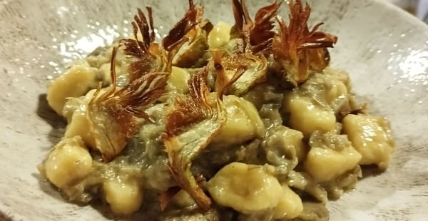 Gnocchi di patate rosse con taleggio e carciofi croccanti - Il Piccolo Vicolo, Roma